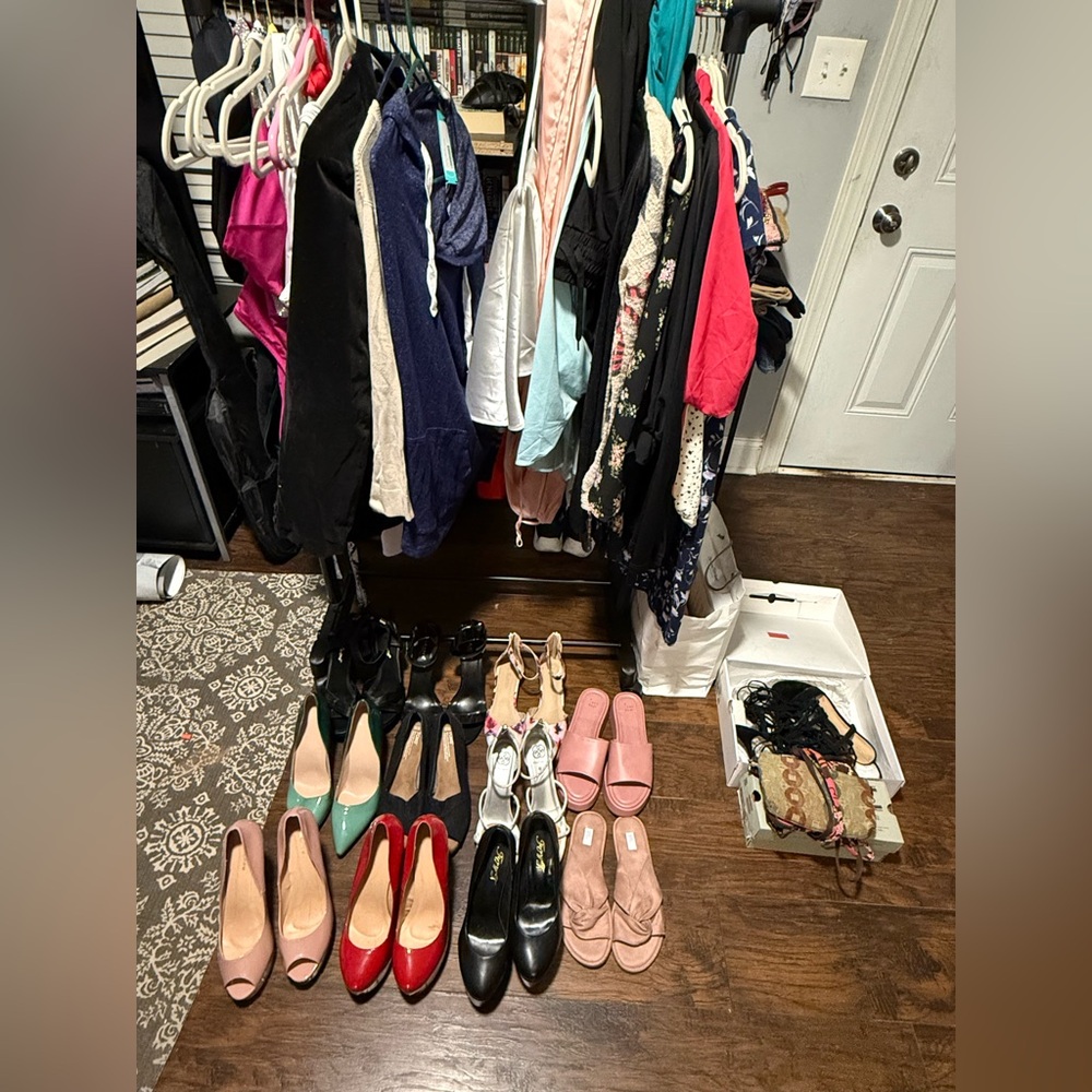 Hi!!! My name is Alyssa and this my store!